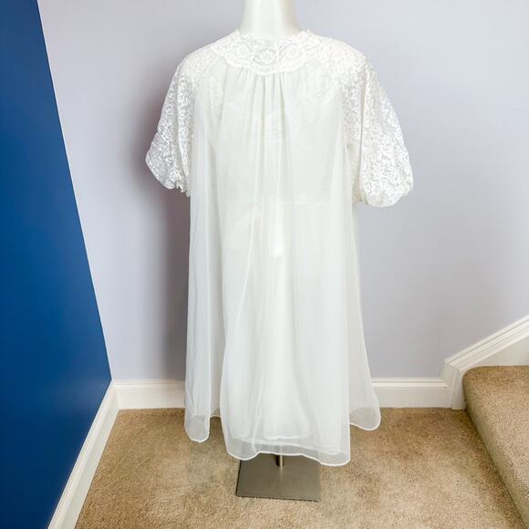 Vintage Vanity Fair White Ruffle Lace Bridal Robe & Slip Nightgown Set – XS (30) - Picture 3 of 14